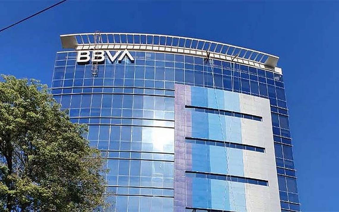 BBVA propone reducir impuestos para reactivar economía