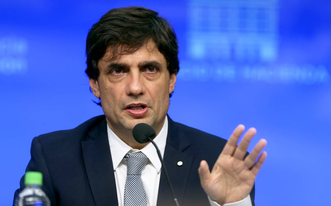 Estrena Argentina ministro de Hacienda y bolsa se desploma 10.35%