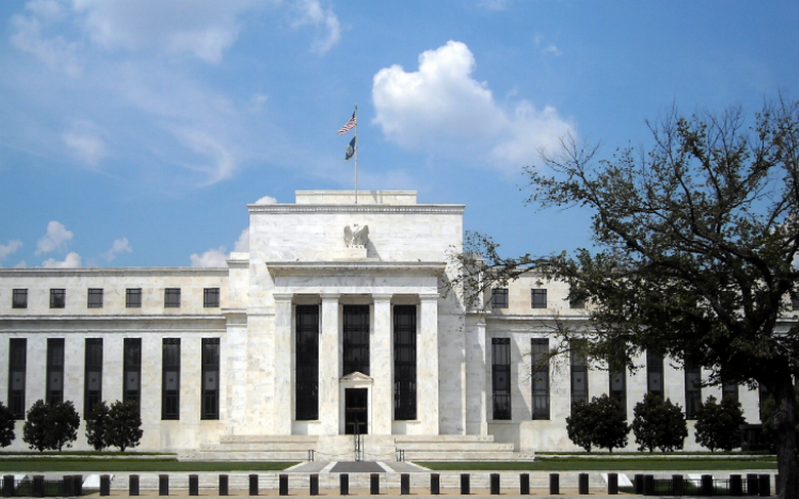 Fed perfila recortar tasas de interés de manera más agresiva