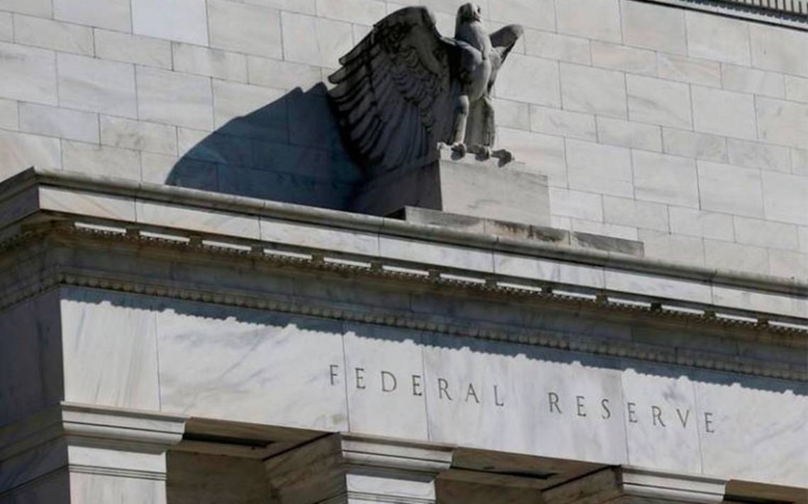 Bajo una votación dividida, Fed baja tasas de interés en 25 puntos base
