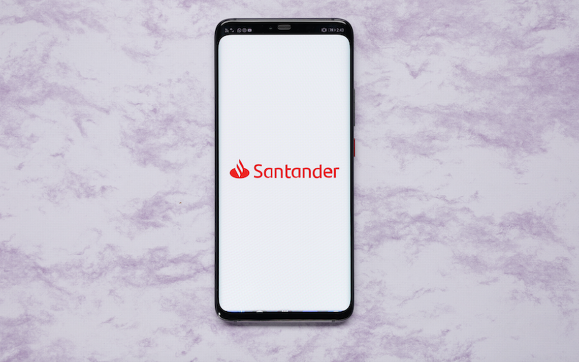 Santander restablece servicios de banca electrónica tras fallas