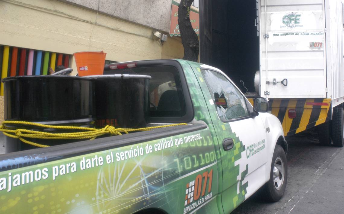 Sin licitar, CFE renta 10 mil vehículos