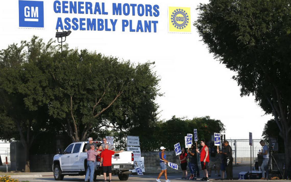 Unos 50 mil empleados de GM van a la huelga en EU