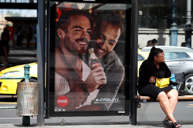 Bojkot Coca-Coli na Węgrzech za reklamy z wizerunkami par homoseksualnych