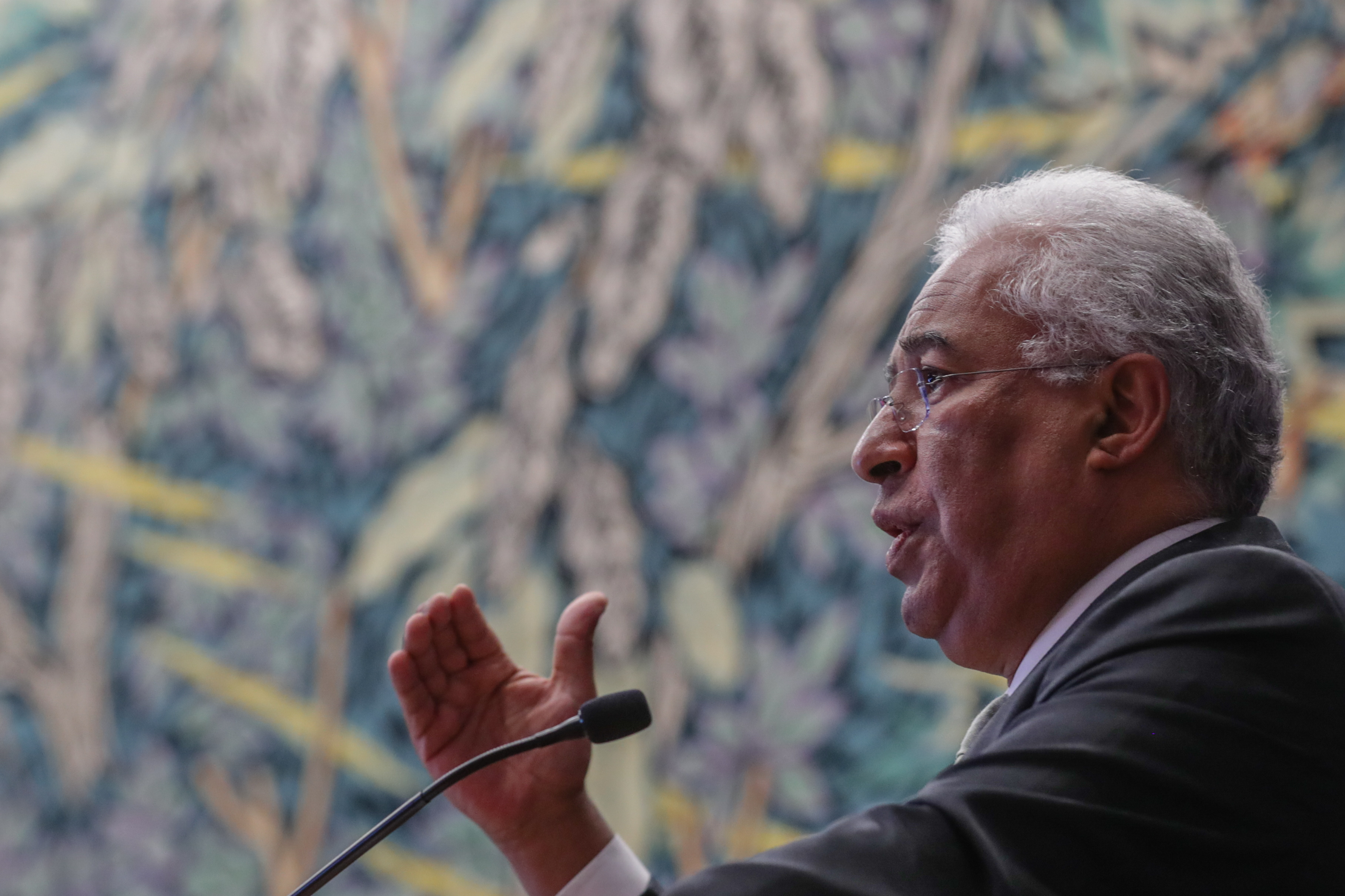 António Costa quer "coligação" entre o Estado e as empresas