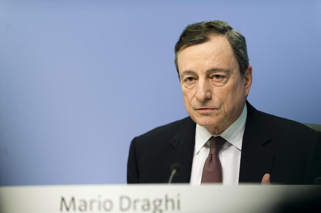 Draghi tem na manga um último plano para reanimar a economia