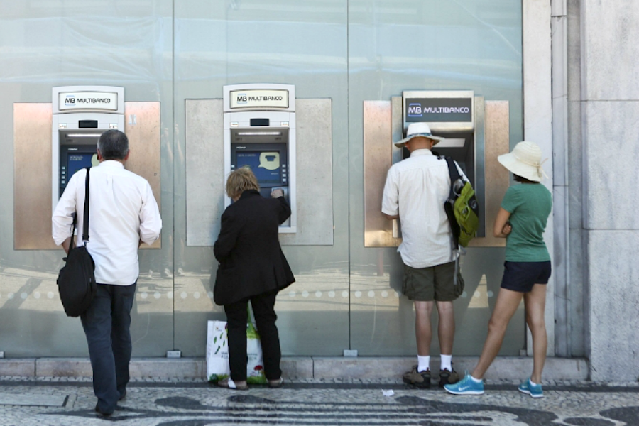 Há novas regras para levantar dinheiro e fazer pagamentos