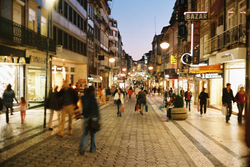 Comerciantes continuam à espera de explicações sobre fins-de-semana