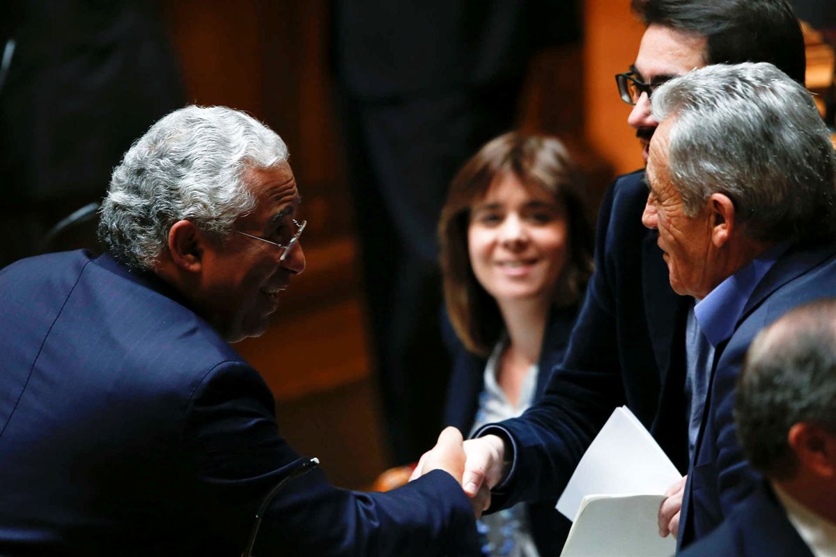 Mais salários isentos de IRS e layoff a 100%. OE2021 na forja