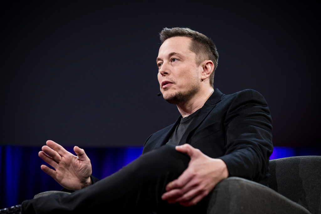 Apple podia ter comprado Tesla a um décimo do valor atual, revela Musk