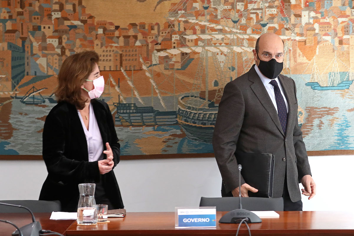 Governo aprova aumento do salário mínimo para 665 euros em 2021 - ZAP