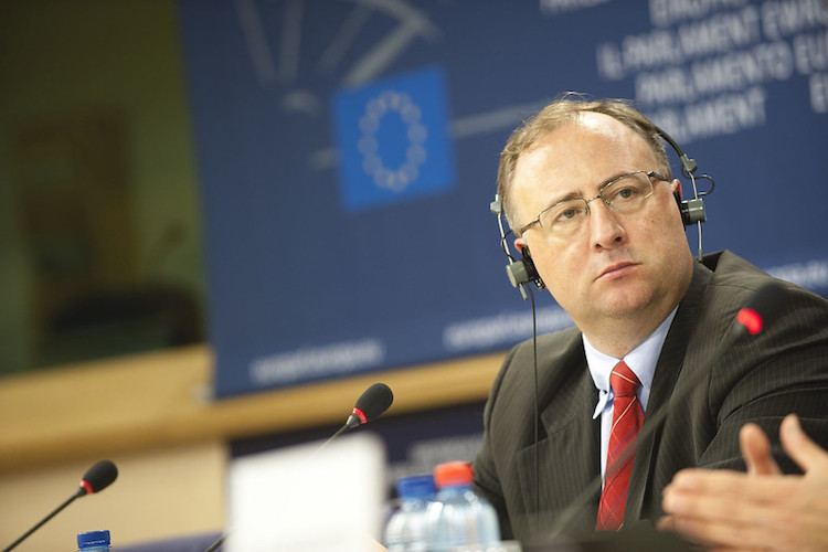 UE acorda 400 mil milhões para ajudar PME mais afetadas pela pandemia