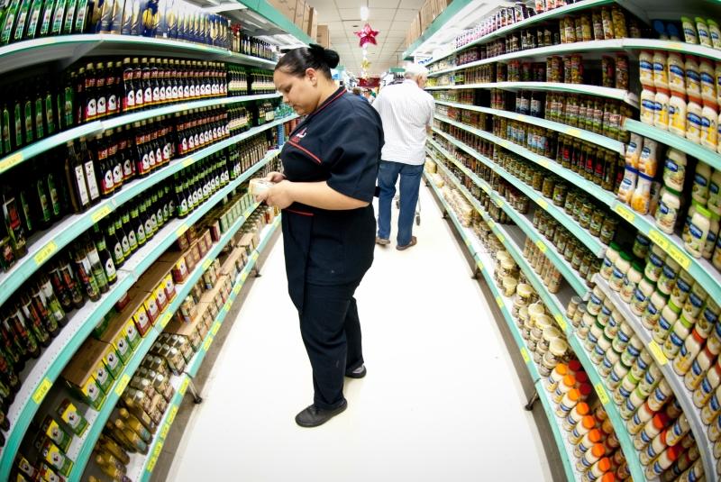 Supermercados podem ser proibidos de vender artigos não essenciais