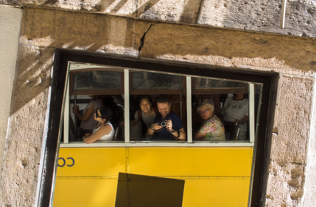 Governo espera reabrir turismo em maio - ZAP
