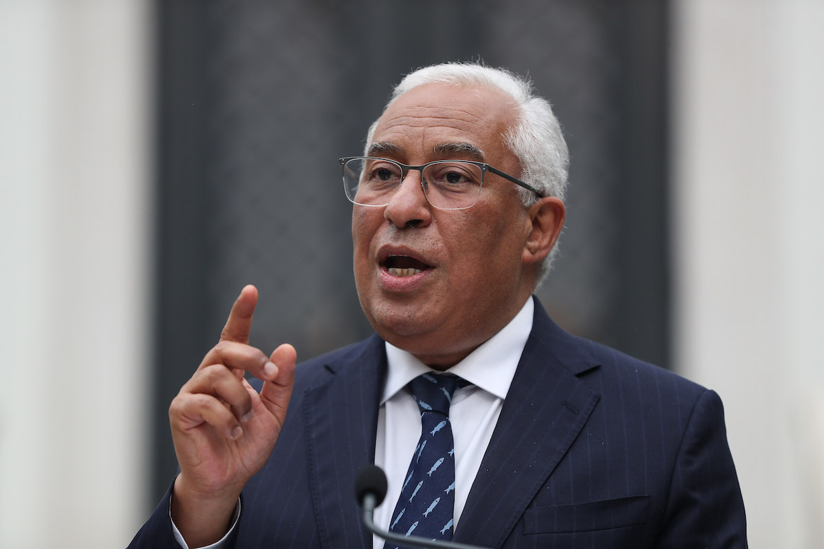 "Constituição é a lei suprema." Governo invoca lei-travão e envia apoios sociais para o Tribunal Constitucional - ZAP