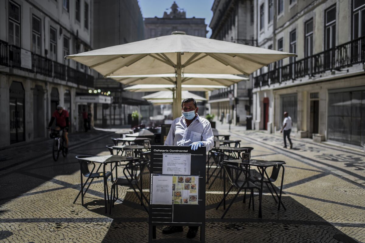 Restaurantes deverão poder servir almoços e jantares ao fim de semana