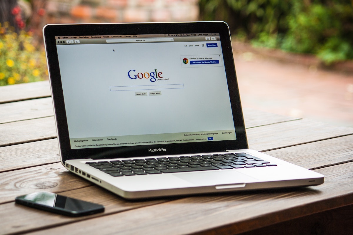 Google e Facebook podiam render 100 milhões por ano ao Fisco