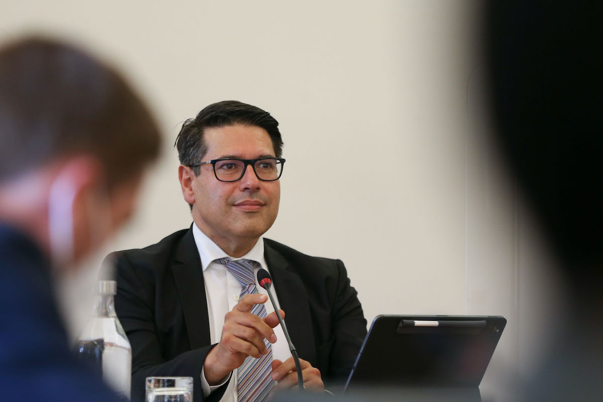 Mourinho Félix ao ataque. BdP "subjugou-se" à ex-ministra das Finanças