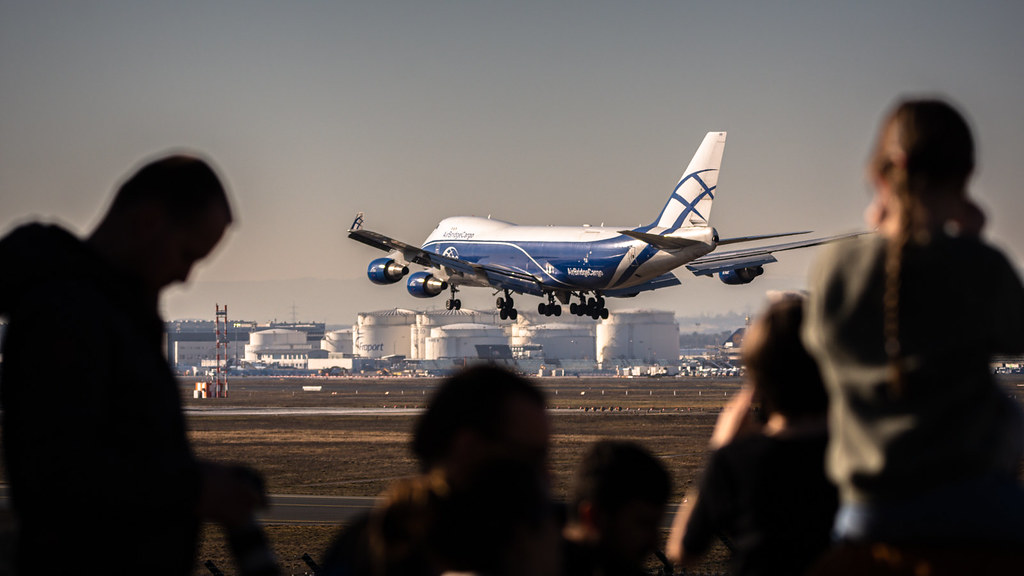 Distribuição injusta de vacinas pode custar biliões em turismo aos países pobres - ZAP