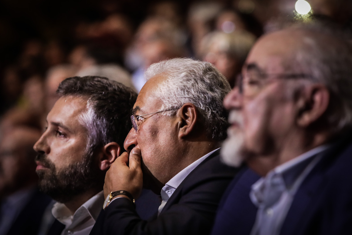 "Sr. ministro, mãos à obra." Pedro Nuno e Costa traçam fasquia alta na habitação