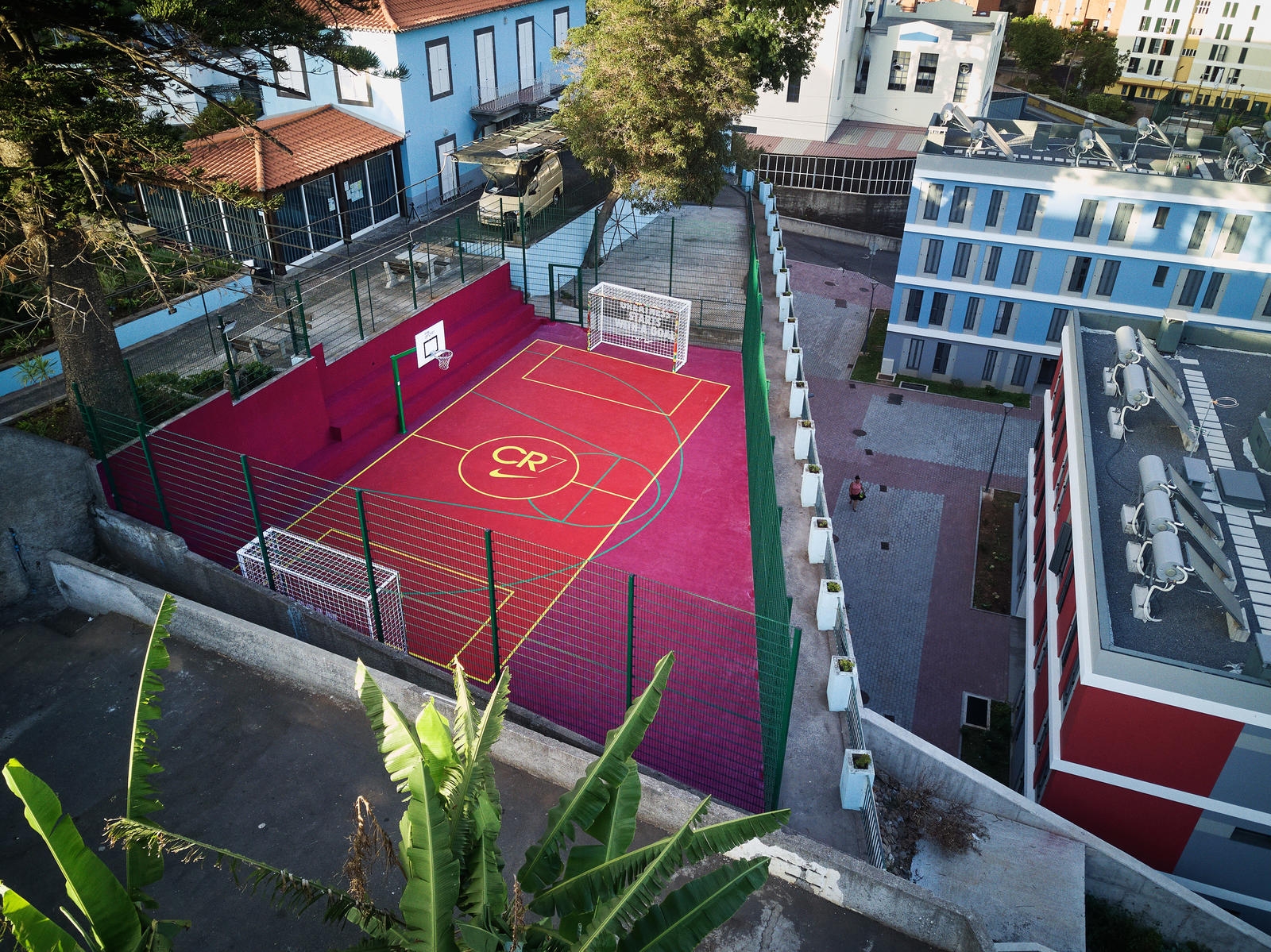 Nike renova campo de futebol no Funchal onde Ronaldo decidiu que queria ser o melhor do mundo (com vídeo) - Meios & Publicidade