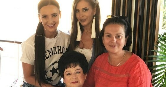 Ольга Бузова призвала поклонников молиться за больную раком бабушку | StarHit.ru