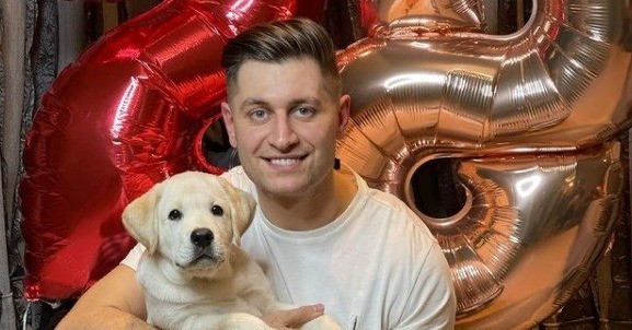 Торт с бенгальскими огнями и ужин в кругу семьи. Дава отметил день рождения в Новосибирске | StarHit.ru