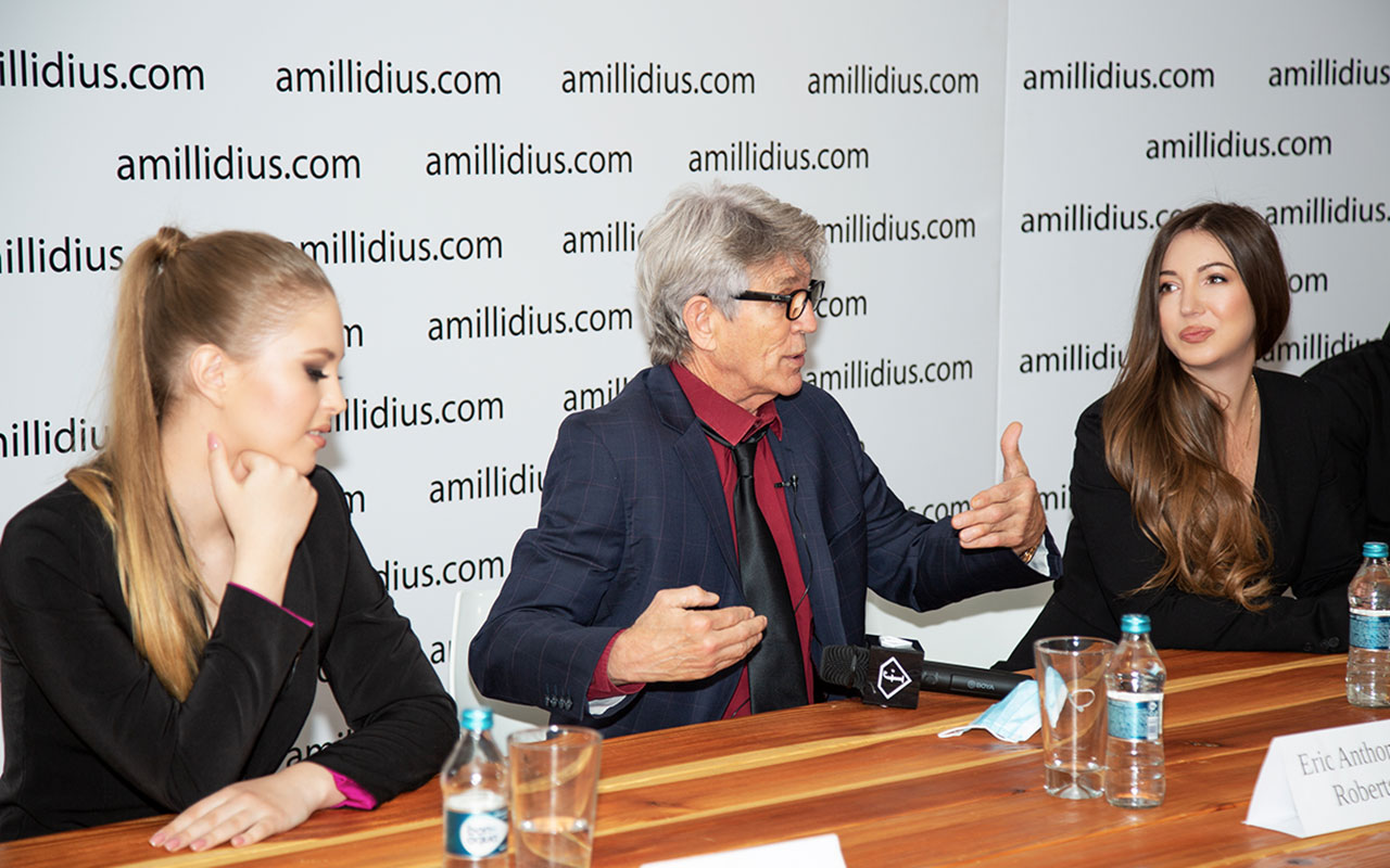 Эльвира Гаврилова и Эрик Робертс на пресс-конференции фильма Случай в отеле Уолл-стрит