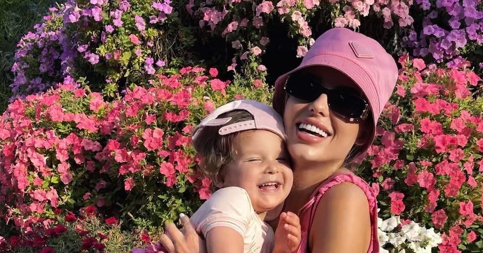 Ханна с дочерью показали family look, а Брежневу обвиняют в развале семьи: соцсети звезд | StarHit.ru