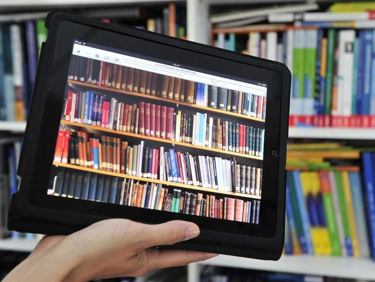 Реклама электронных книг. Электронная книга. Цифровая библиотека. Планшет книга. Интернет библиотека.