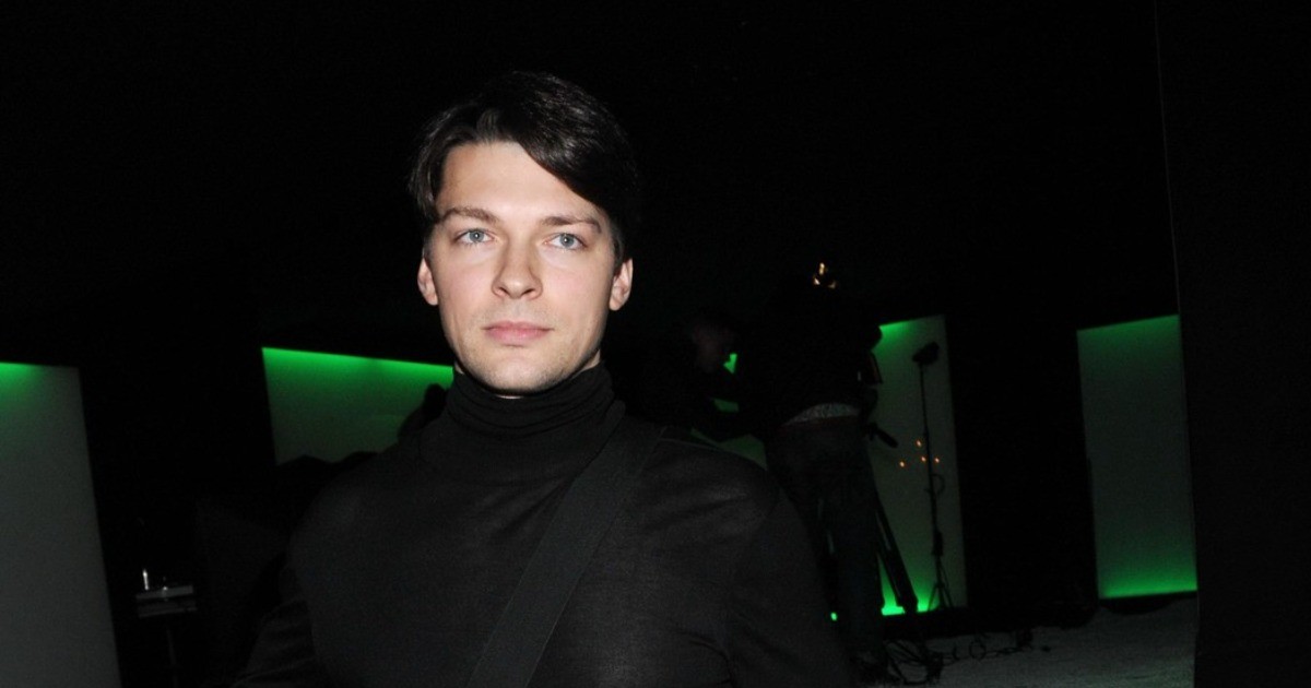 В январе Даниил Страхов потерял отца, а на днях умерла его мать  | StarHit.ru