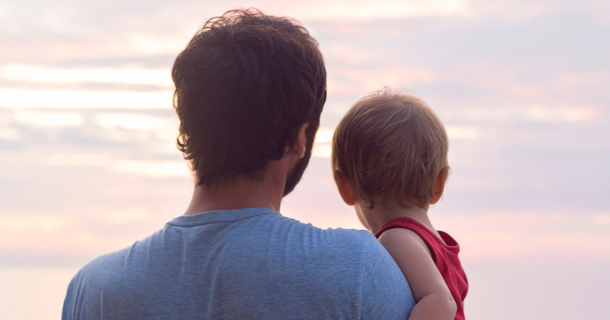 Двухлетняя девочка оказалась за рулем иномарки и насмерть задавила десятимесячного малыша | StarHit.ru