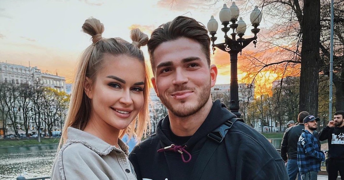 Роман Капаклы и Марина Африкантова провели экскурсию по своей квартире | StarHit.ru