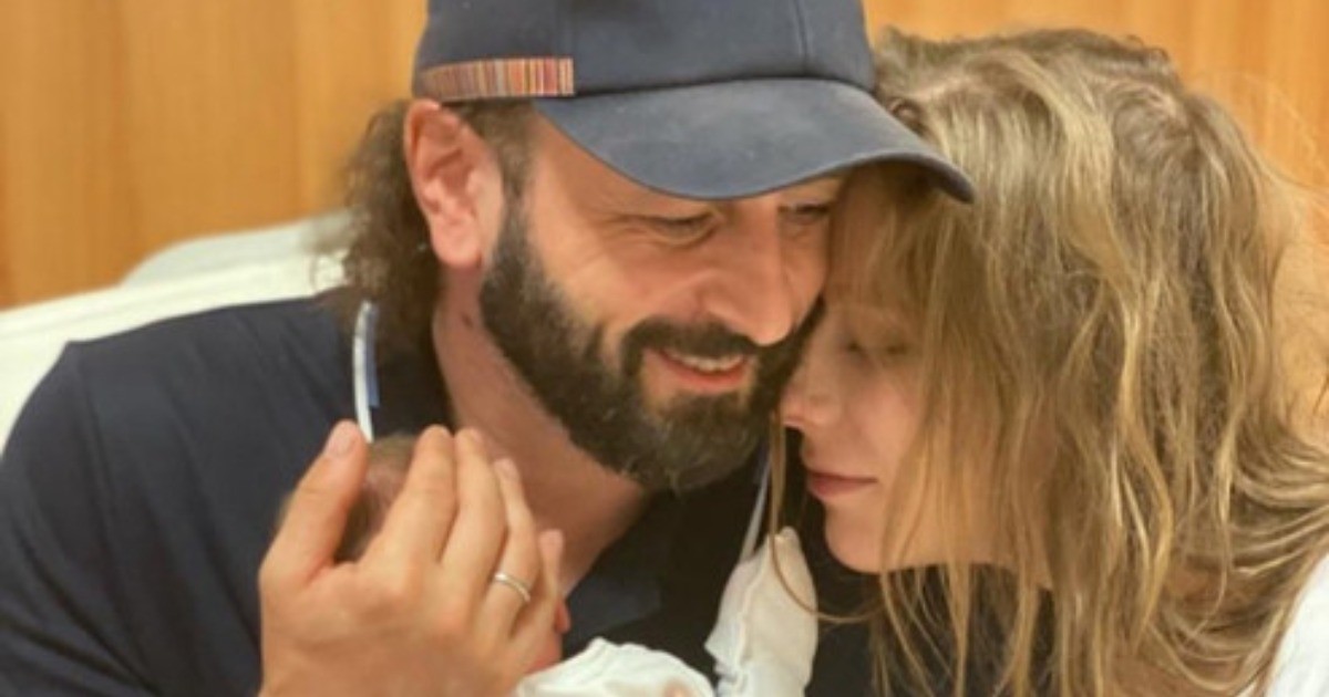 Лиза Арзамасова впервые вышла в свет после родов  | StarHit.ru