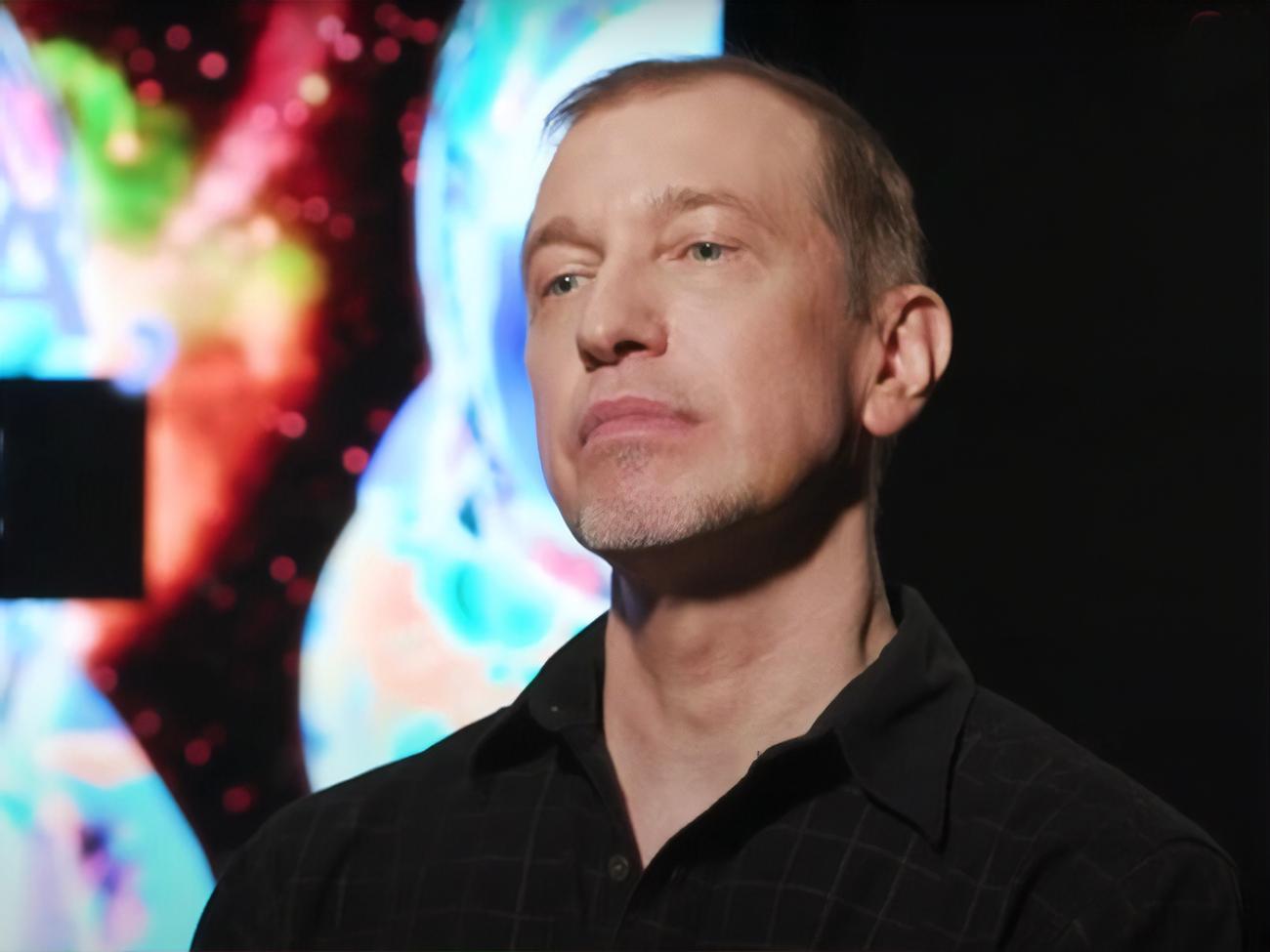 "В семье не было принято говорить о женитьбе". Соседов рассказал, как его мать отреагировала, что он гей