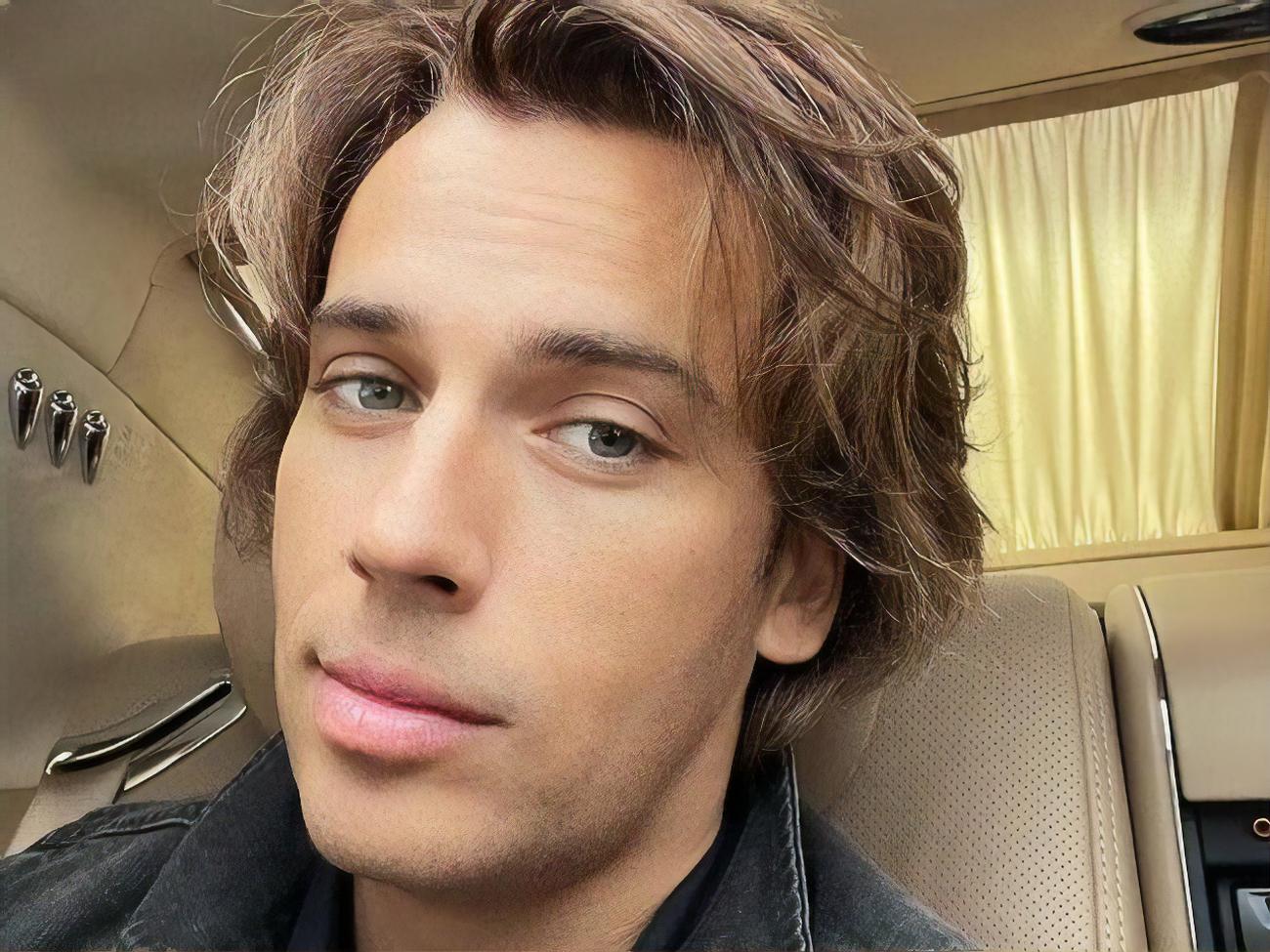 Родного брата Галкина вместе с сыном сфотографировали на концерте шоумена