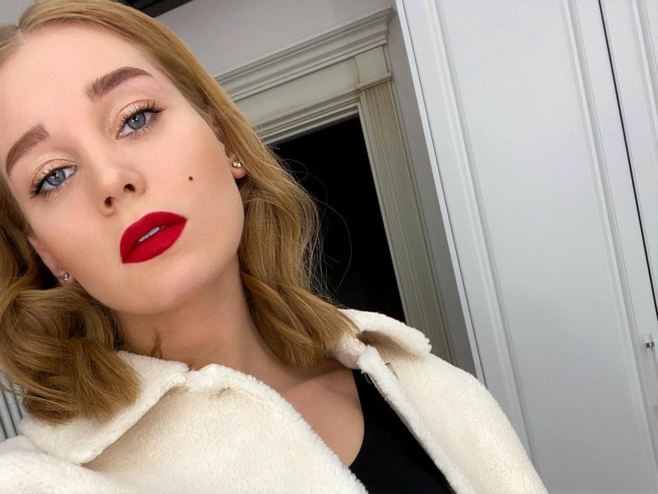 "Ее что, из могилы откопали?" Асмус показала свое новое фото, которое напугало пользователей сети