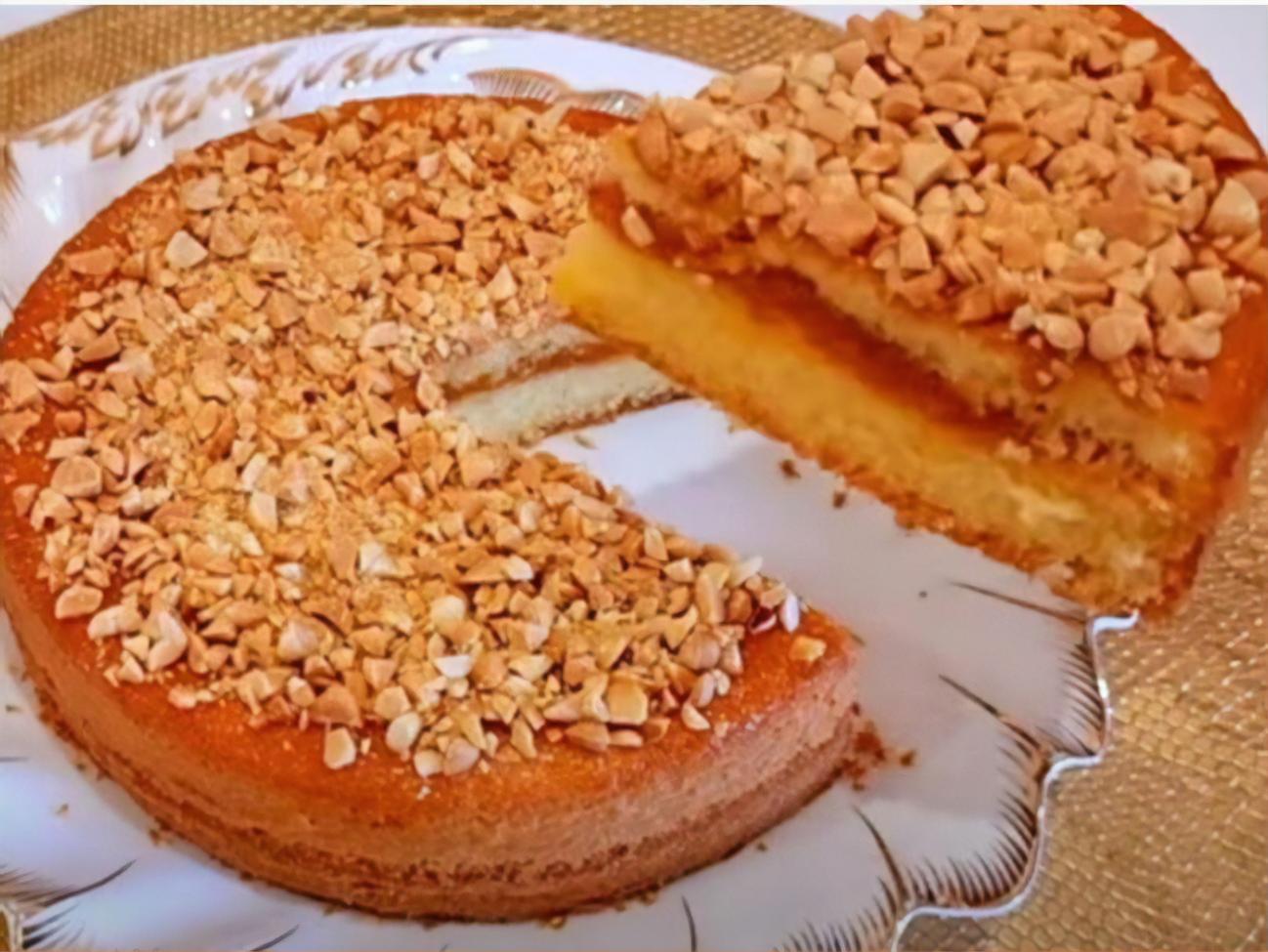 "Очень вкусно выглядит", "Сразу захотелось приготовить". Кулинарный блогер показала, как за полчаса испечь пирог с джемом