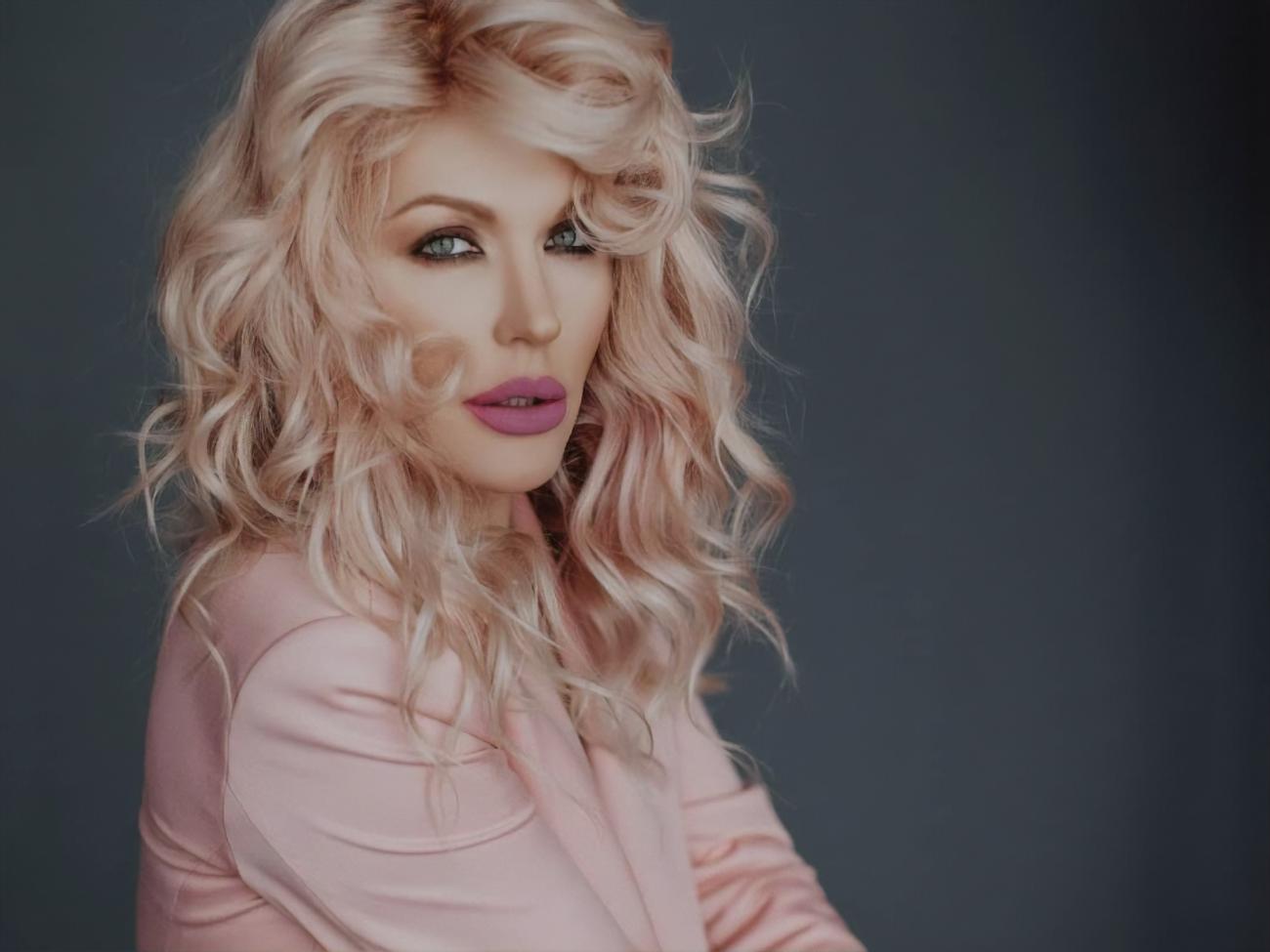 "Солист Kalush Orchestra висел на наркоте и лихо торговал ею". Травести-дива Монро высказалась о скандальном нацотборе на "Евровидение 2022"