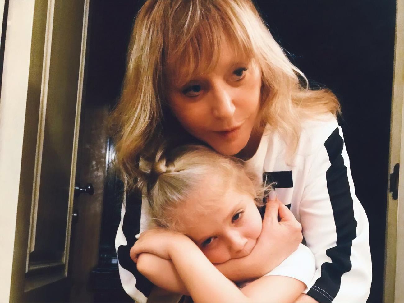 "Девчонки нарядились". Галкин показал, в чем Пугачева отправилась на шопинг с подросшей дочерью