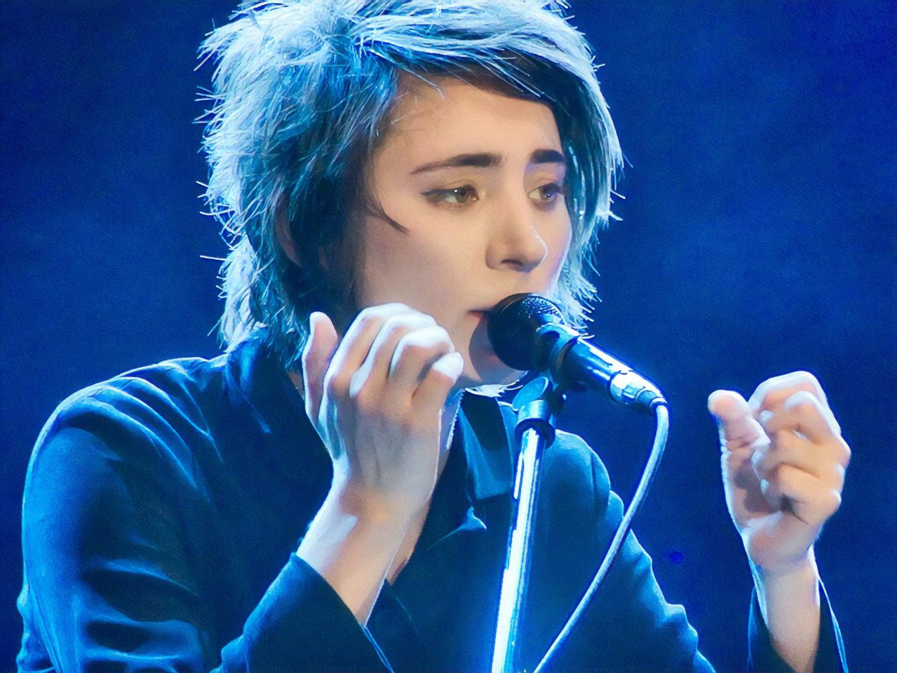 Земфира в клипе на песню "Не стреляйте" показала, как РФ обстреливает и бомбит украинские города. Видео