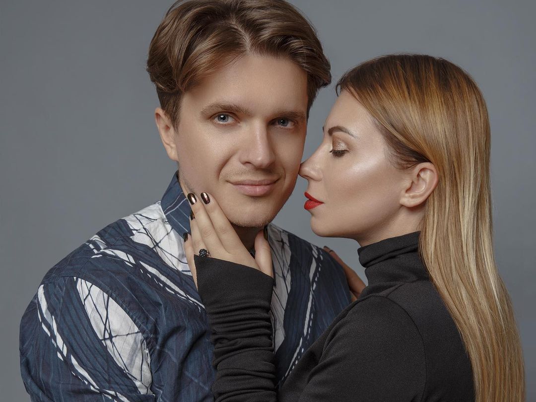 "Как будто мы специально рожали троих под войну". Жена Анатолия Анатолича ответила хейтерам, которые осудили отъезд ведущего за границу