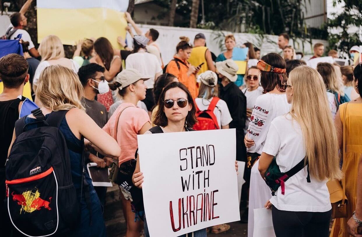 Тысячи людей. Фото с протестов в поддержку Украины в мире