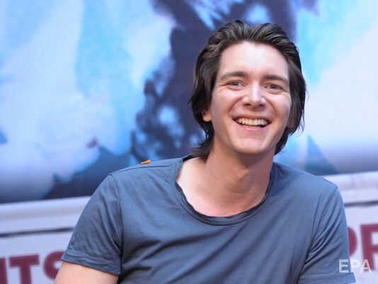 Звезда фильмов о Гарри Поттере купил созданную Усиком футболку из лимитированной серии в поддержку Украины. Фото