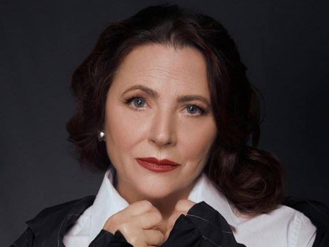 Нина Матвиенко: Сестра только купила квартиру, все вложила туда. А эта банда все до трусов повыносыла. Голодранцы!