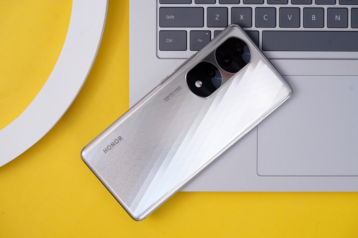 Так снимает Honor 70 Pro, оснащённый новейшим 54-мегапиксельным сенсором Sony IMX800. Опубликованы примеры фото в разных режимах, в том числе в ночном