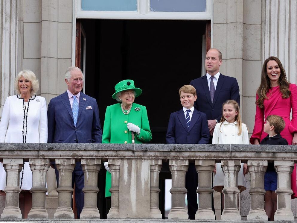 Queen, Дайана Росс, Сэм Райдер и Duran Duran. В Лондоне состоялся концерт в честь 70-летия правления Елизаветы II. Видео