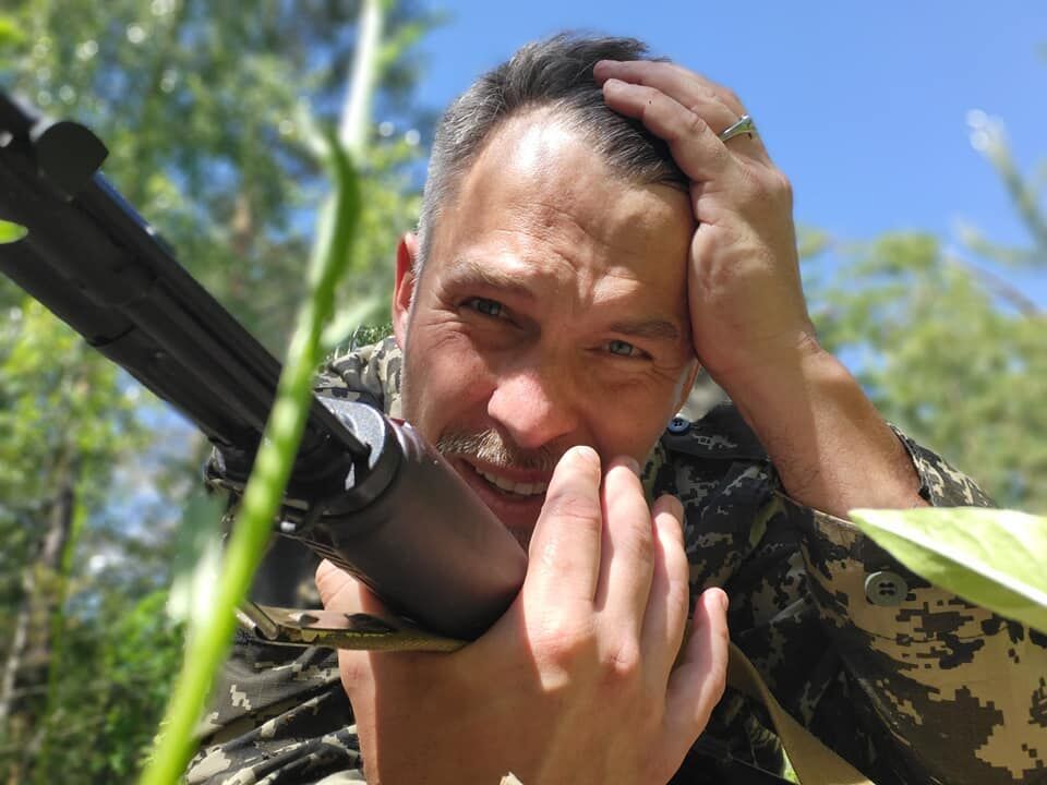 "Мы набрали полмешка футболок". Служащий в ВСУ Попенко рассказал, зачем волонтерам нужна одежда российских оккупантов