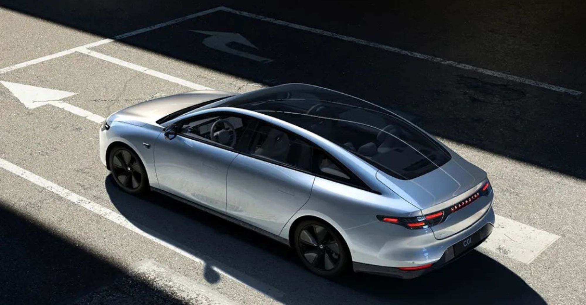 Это рекорд в данном ценовом классе. Leapmotor С01 разгоняется до 100 кмч за 3,7 с и имеет запас хода до 717 км