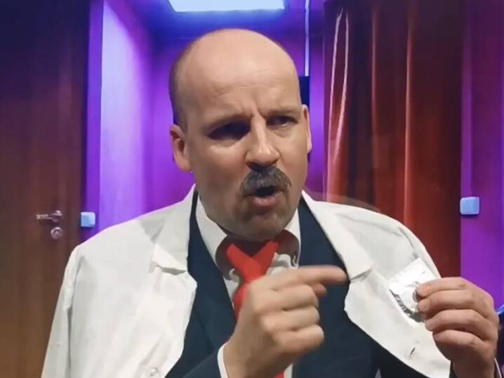 Великий в новой пародии высмеял Лукашенко, показав, как "Рыгорыч с инспекцией" требовал в секс-шопе отказаться от импортных товаров. Видео